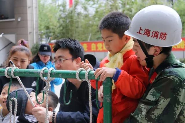 演戏.jpg 演戏.jpg