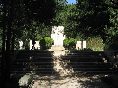 梁启超墓.jpg 梁启超墓.jpg