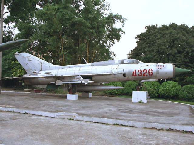 VN02MiG21PF-04.jpg