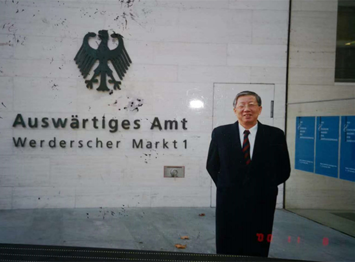 976498035.jpg 976498035.jpg