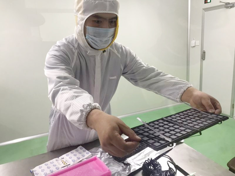 全国空运口岸首个无尘洁净室落户上海浦东机场海关-周扬 摄3.jpg