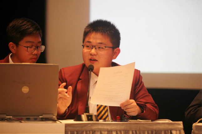 正在答题的选手(摄影 何思哲)_meitu_3.jpg 正在答题的选手(摄影 何思哲)_meitu_3.jpg