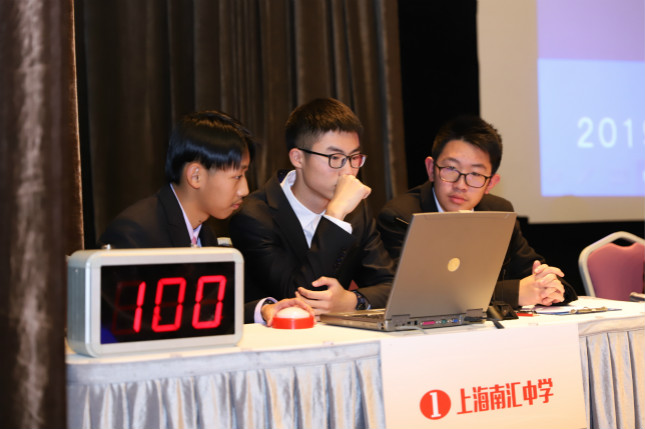 选手思考答题(摄影 何思哲)_meitu_2.jpg 选手思考答题(摄影 何思哲)_meitu_2.jpg