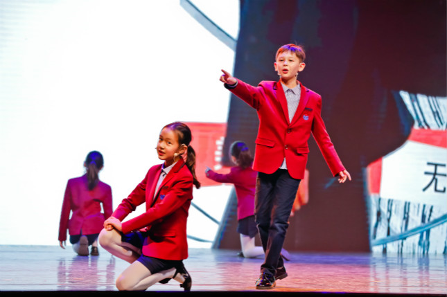 上海耀中外籍人员子女学校表演朗诵《上海,我想对你说》(林俊樑 摄)_meitu_2.jpg 上海耀中外籍人员子女学校表演朗诵《上海,我想对你说》(林俊樑 摄)_meitu_2.jpg