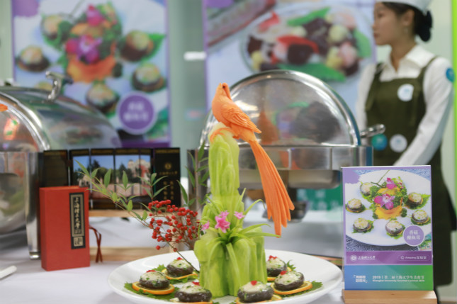 第二届高校美食节特色菜肴1(谈乐达 摄)_meitu_2.jpg 第二届高校美食节特色菜肴1(谈乐达 摄)_meitu_2.jpg