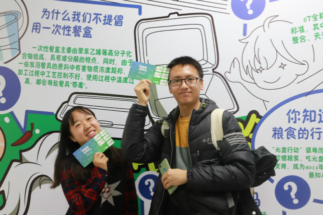 1200名在校大学生代表和600名社会观众受邀参加本次美食节活动(谈乐达 摄)_meitu_1.jpg 1200名在校大学生代表和600名社会观众受邀参加本次美食节活动(谈乐达 摄)_meitu_1.jpg