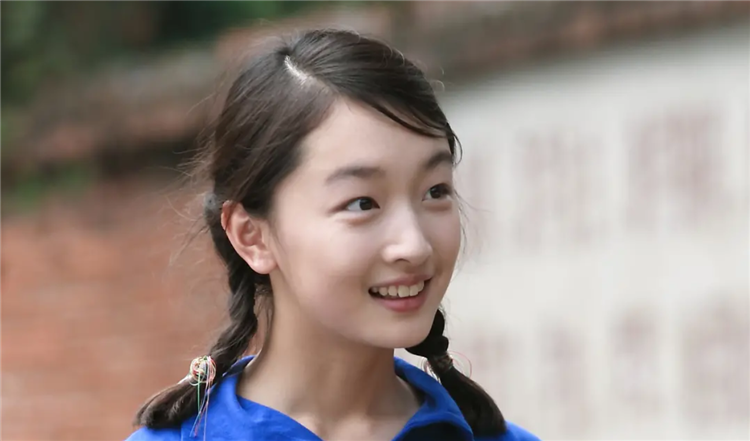 周冬雨照片_副本.png 周冬雨照片_副本.png