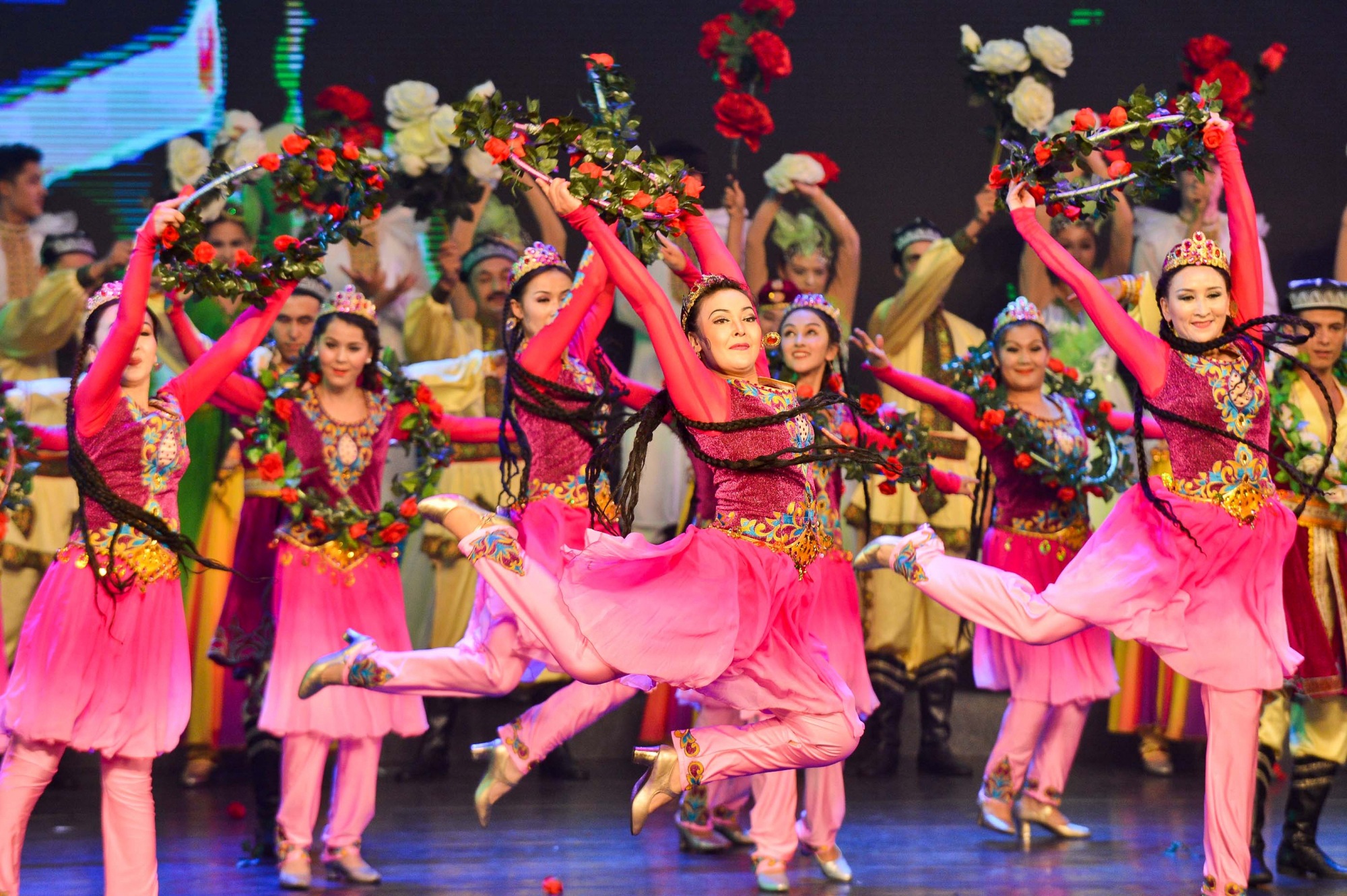 新疆喀什十二木卡姆亮相上海 (4).jpg