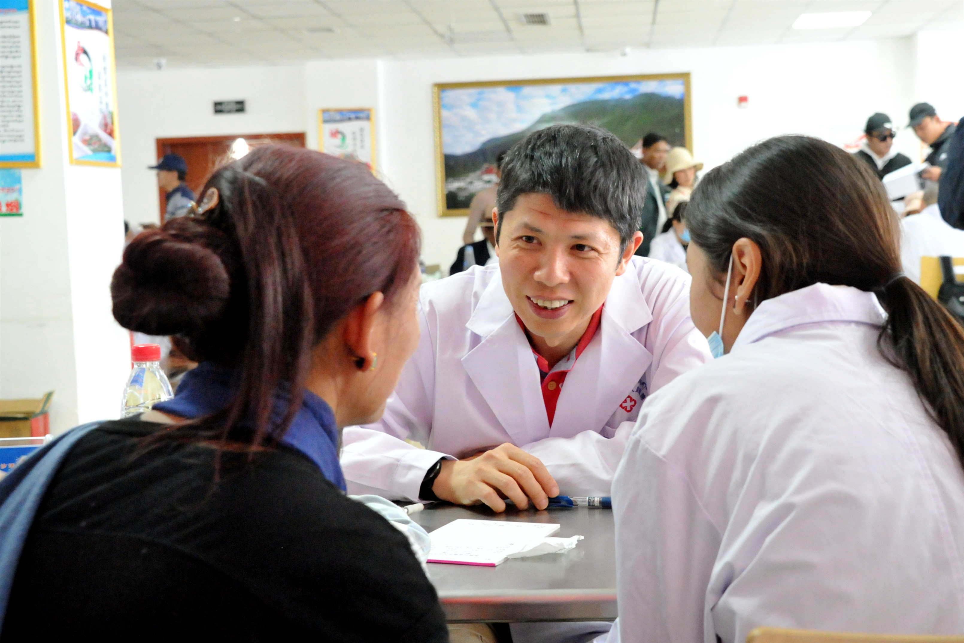 周坚(中)_副本.jpg 周坚(中)_副本.jpg