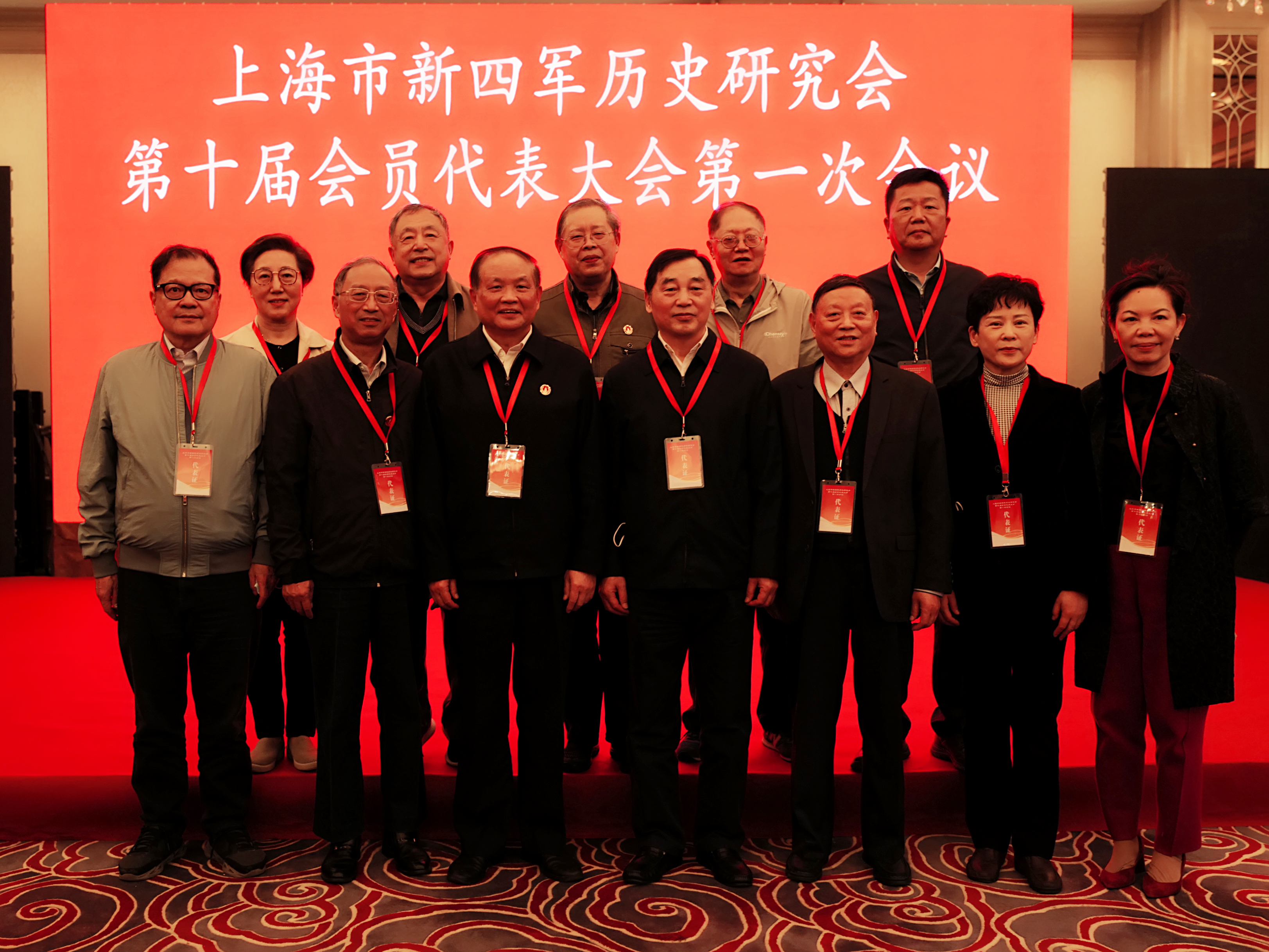 图为:边境派出所民警与巴特朝格图出发前往巡逻点 白玉泉摄.JPG