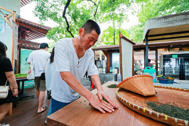 封面 85e2aa8c4229fce4_副本.jpg 封面 85e2aa8c4229fce4_副本.jpg