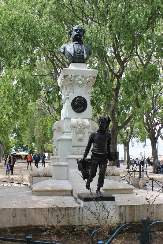 大航海 科埃略与报童铜像.jpg 大航海 科埃略与报童铜像.jpg